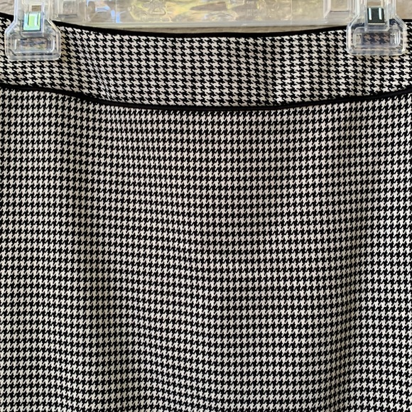 Banana Republic Wool Houndstooth Pencil Skirt - Picture 2 of 5